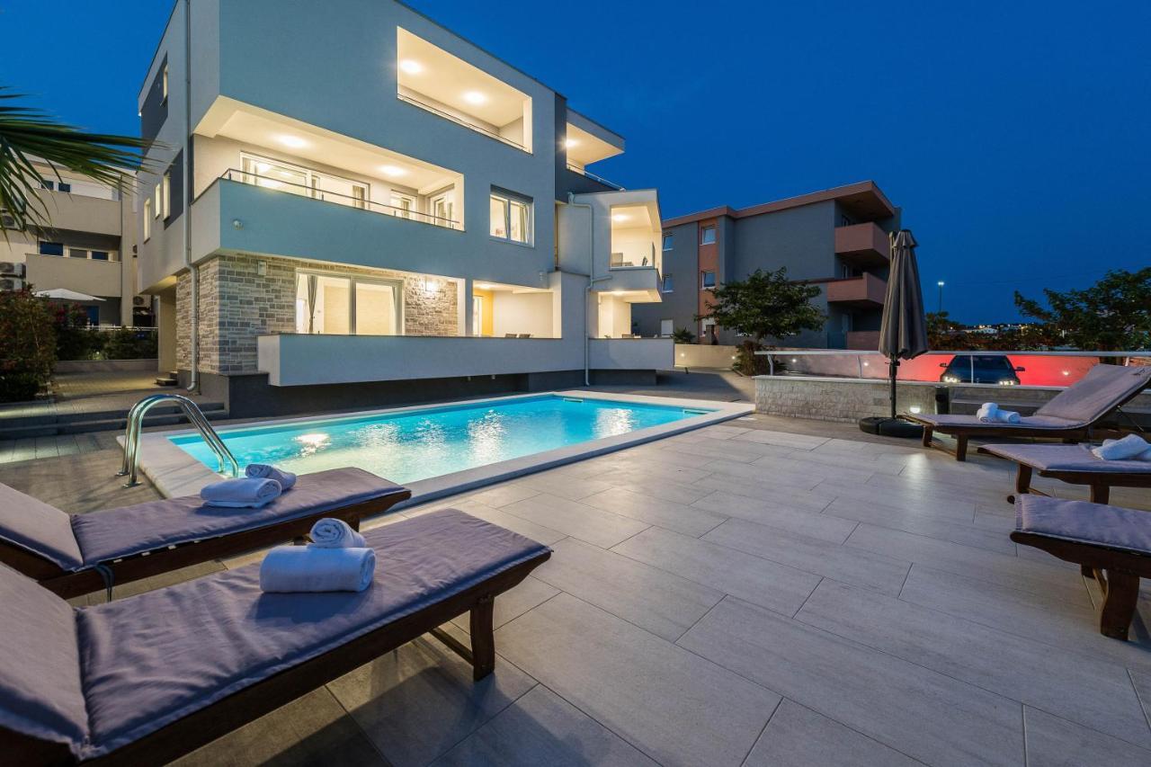 Apartments & Rooms Danivan Pool Villas B Novalja Exterior photo