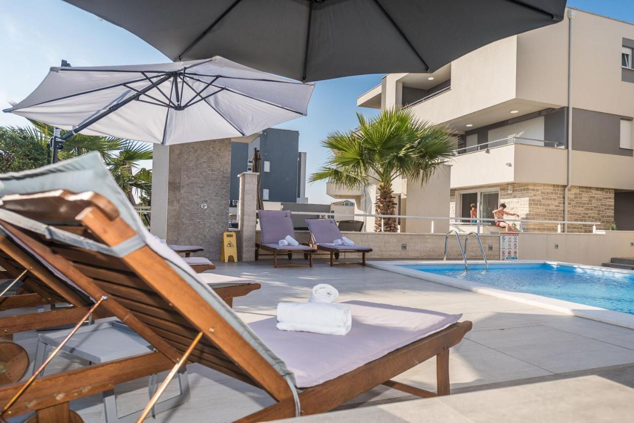 Apartments & Rooms Danivan Pool Villas B Novalja Exterior photo