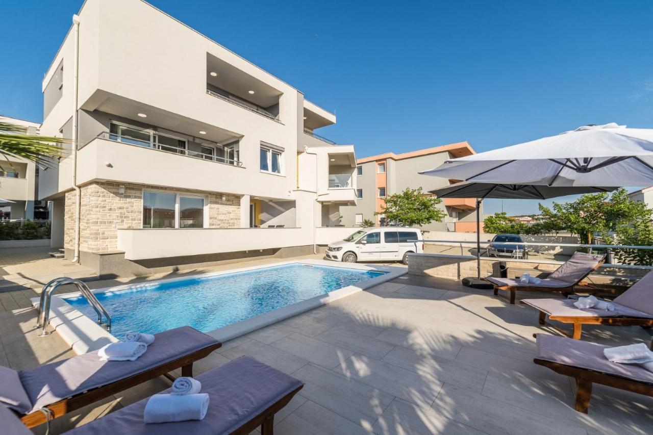 Apartments & Rooms Danivan Pool Villas B Novalja Exterior photo